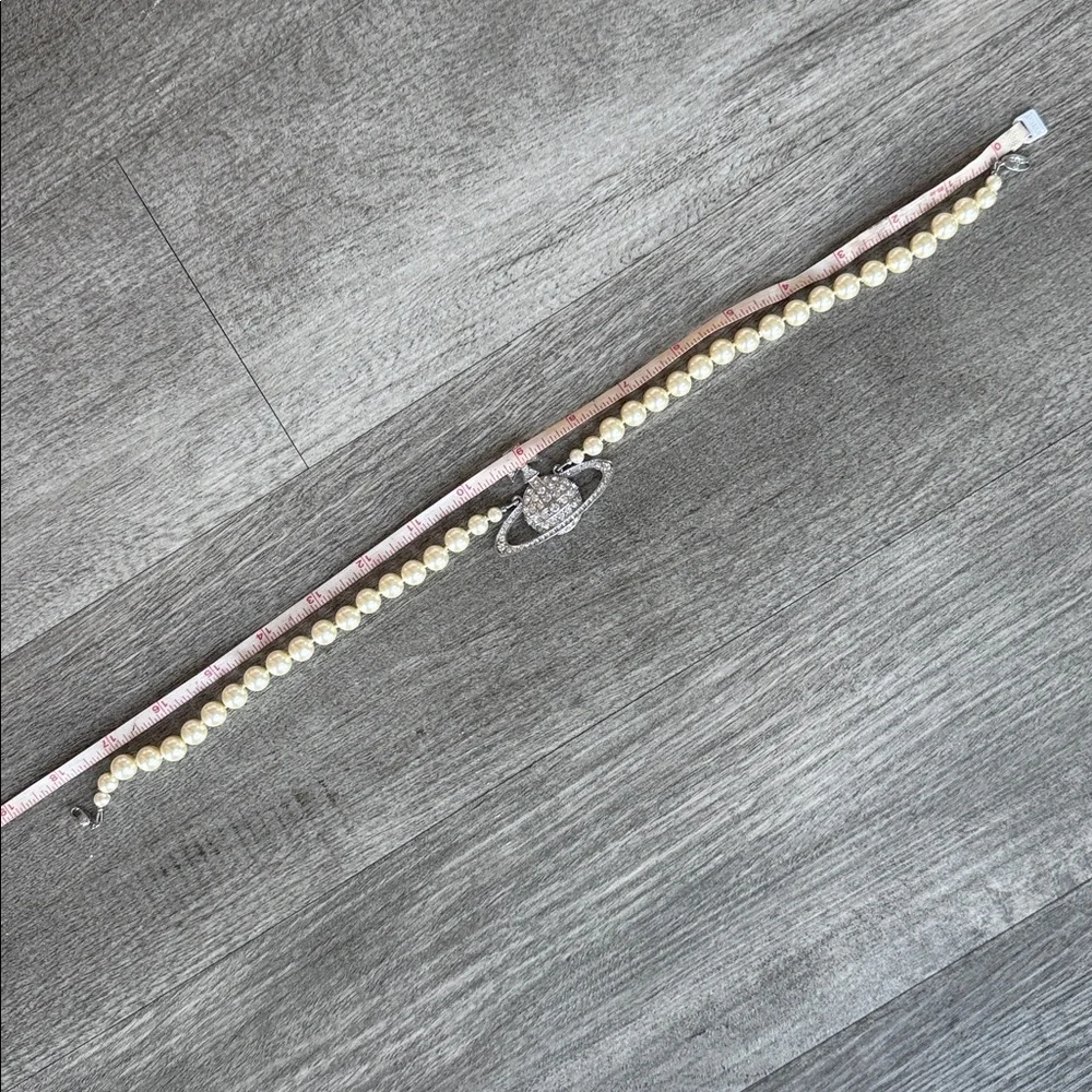 Vivienne Westwood Cream Pearl and Silver Necklace - Picture 7 of 8